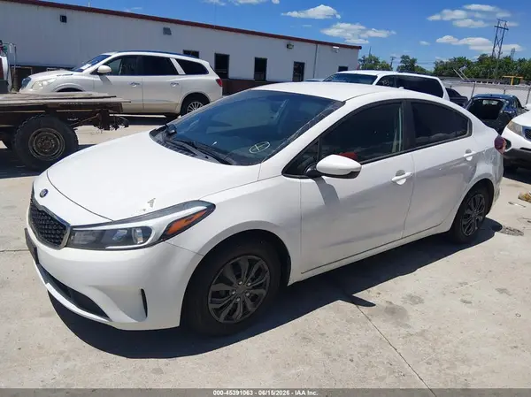 3KPFK4A72HE025749 2017 KIA FORTE - Image 2
