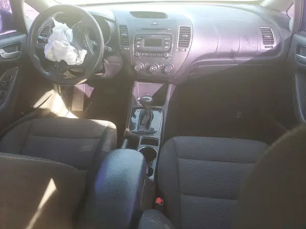 3KPFK4A72HE027842 2017 KIA FORTE - Image 8