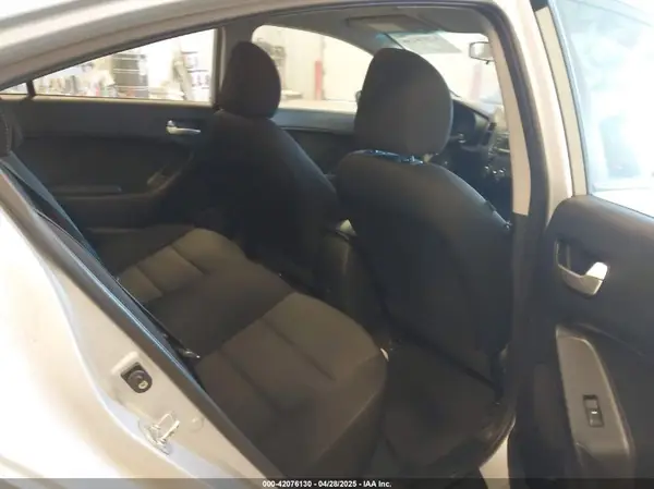 3KPFK4A72HE029364 2017 KIA FORTE - Image 8