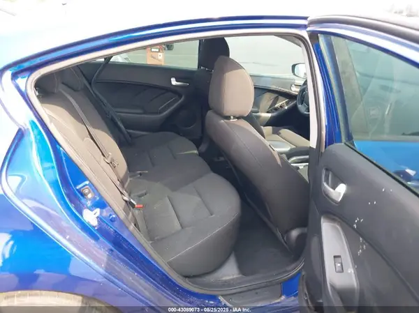 3KPFK4A72HE030076 2017 KIA FORTE - Image 8