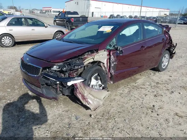 3KPFK4A72HE030126 2017 KIA FORTE - Image 2