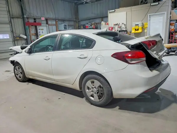 3KPFK4A72HE030174 2017 KIA FORTE - Image 2