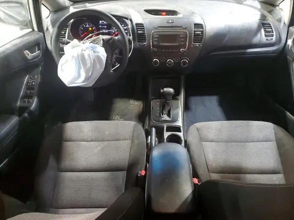 3KPFK4A72HE030174 2017 KIA FORTE - Image 8
