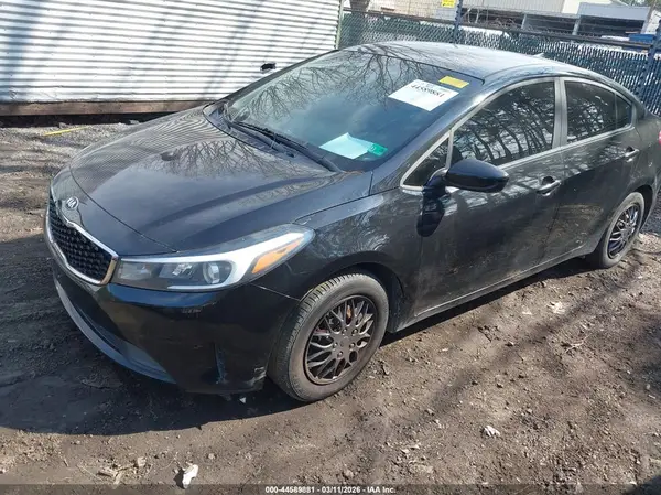 3KPFK4A72HE030367 2017 KIA FORTE - Image 2