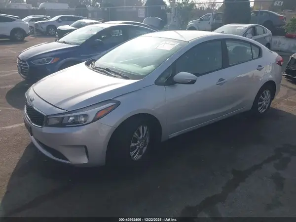 3KPFK4A72HE031499 2017 KIA FORTE - Image 2