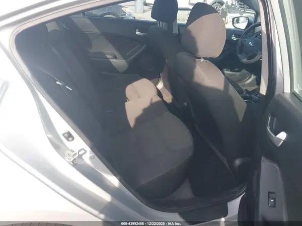 3KPFK4A72HE031499 2017 KIA FORTE - Image 8