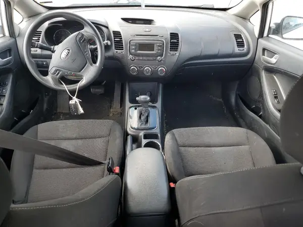 3KPFK4A72HE032264 2017 KIA FORTE - Image 8