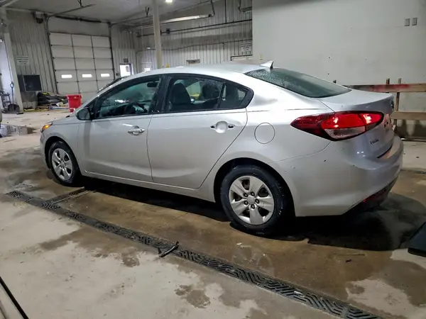 3KPFK4A72HE032961 2017 KIA FORTE - Image 2