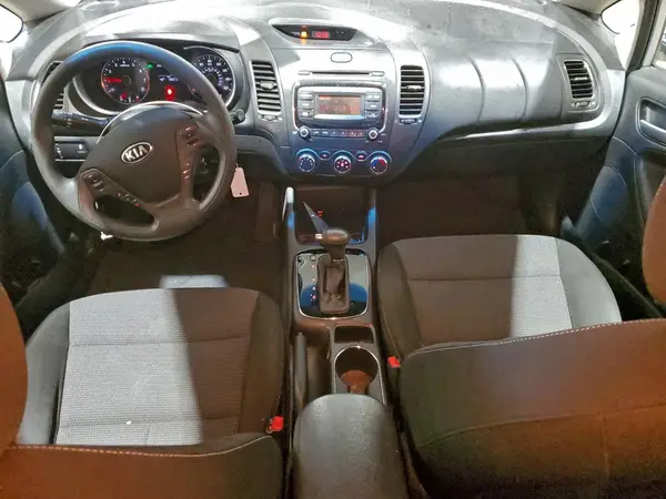 3KPFK4A72HE032961 2017 KIA FORTE - Image 8