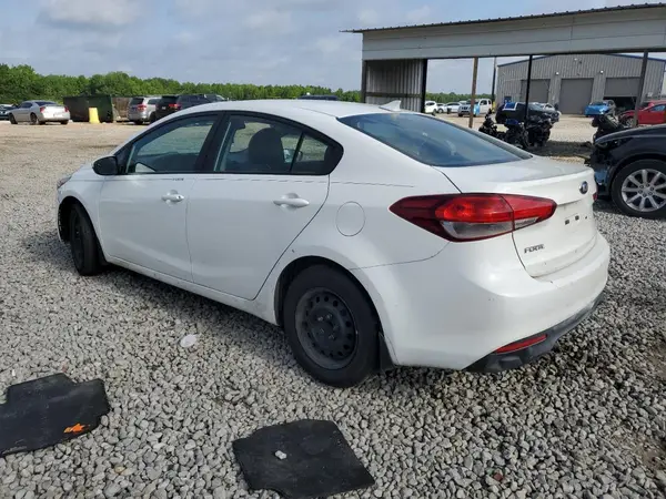 3KPFK4A72HE033415 2017 KIA FORTE - Image 2