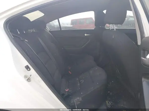 3KPFK4A72HE035536 2017 KIA FORTE - Image 8