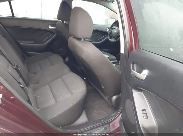 3KPFK4A72HE035732 2017 KIA FORTE - Image 8