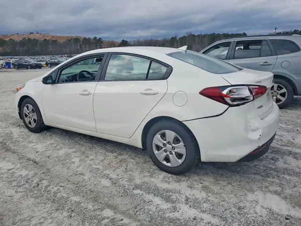 3KPFK4A72HE040137 2017 KIA FORTE - Image 2