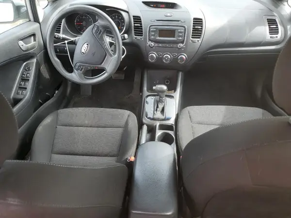 3KPFK4A72HE040848 2017 KIA FORTE - Image 8