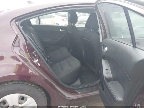 3KPFK4A72HE041837 2017 KIA FORTE - Image 8