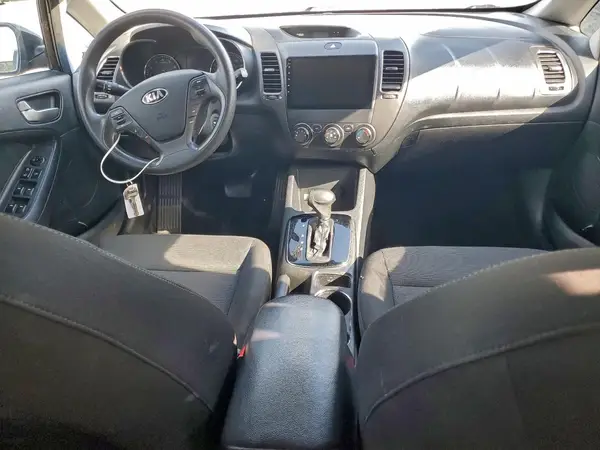 3KPFK4A72HE042521 2017 KIA FORTE - Image 8