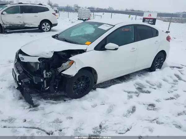 3KPFK4A72HE043748 2017 KIA FORTE - Image 2