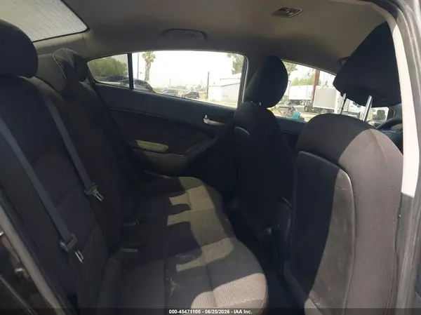 3KPFK4A72HE044124 2017 KIA FORTE - Image 8
