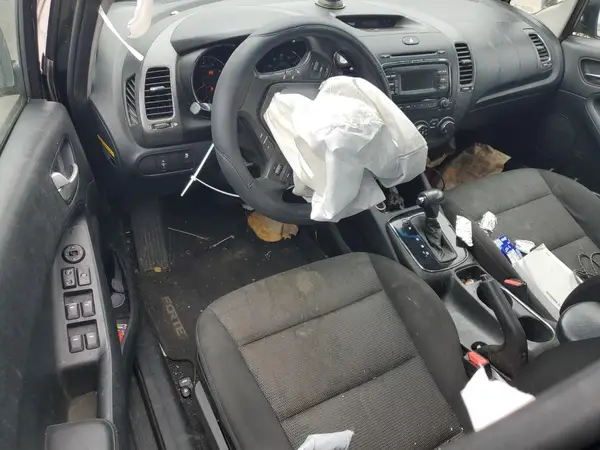 3KPFK4A72HE046567 2017 KIA FORTE - Image 8