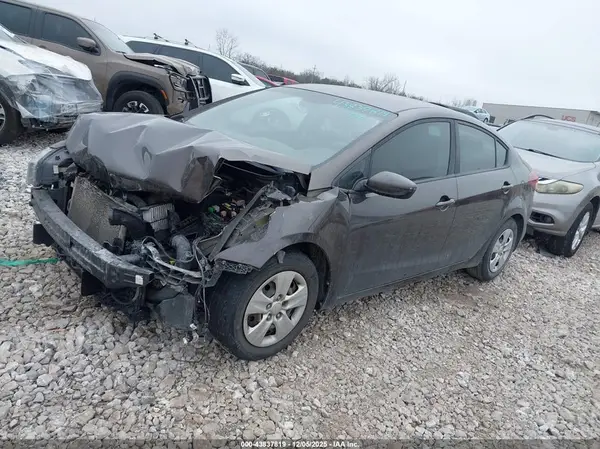 3KPFK4A72HE046648 2017 KIA FORTE - Image 2