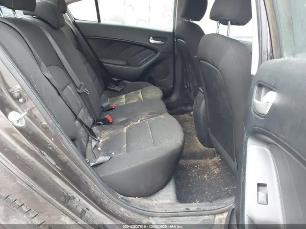 3KPFK4A72HE046648 2017 KIA FORTE - Image 8