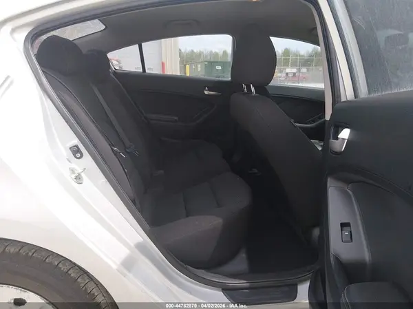 3KPFK4A72HE049159 2017 KIA FORTE - Image 8
