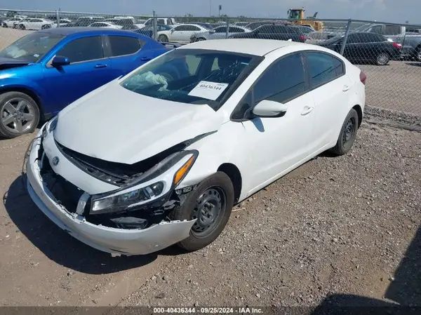 3KPFK4A72HE050019 2017 KIA FORTE - Image 2