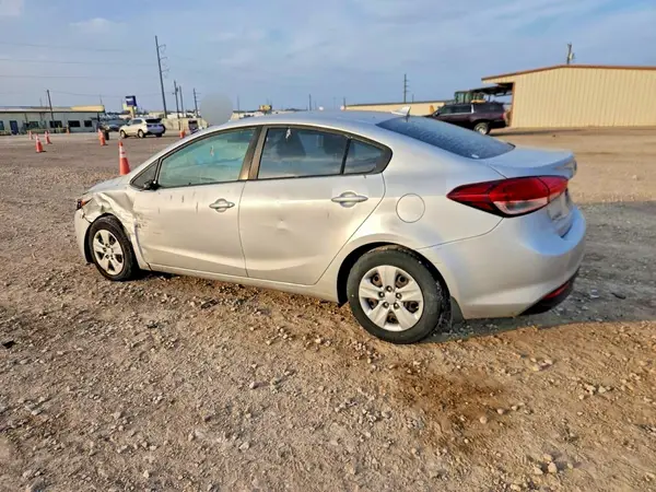 3KPFK4A72HE050828 2017 KIA FORTE - Image 2