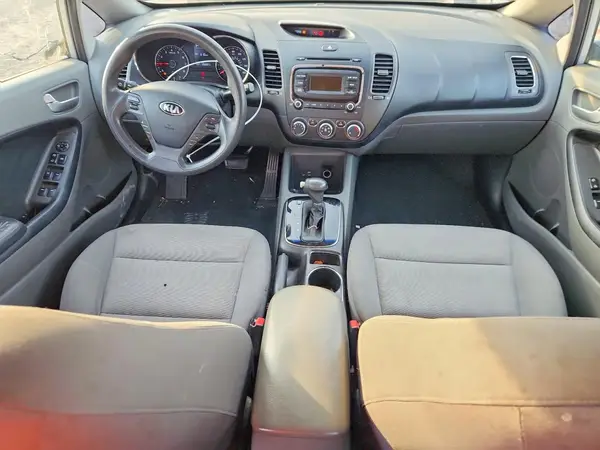 3KPFK4A72HE050828 2017 KIA FORTE - Image 8