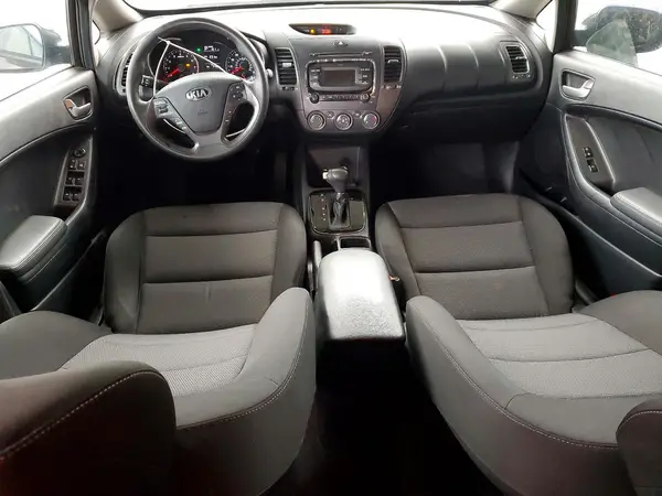3KPFK4A72HE050926 2017 KIA FORTE - Image 8