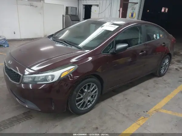 3KPFK4A72HE055950 2017 KIA FORTE - Image 2