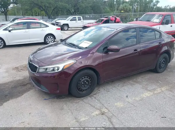 3KPFK4A72HE057715 2017 KIA FORTE - Image 2