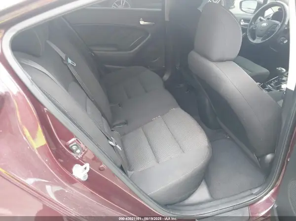 3KPFK4A72HE057715 2017 KIA FORTE - Image 8