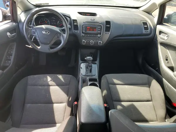 3KPFK4A72HE058220 2017 KIA FORTE - Image 8