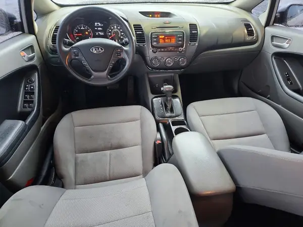 3KPFK4A72HE059478 2017 KIA FORTE - Image 8