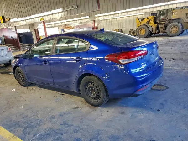 3KPFK4A72HE060677 2017 KIA FORTE - Image 2