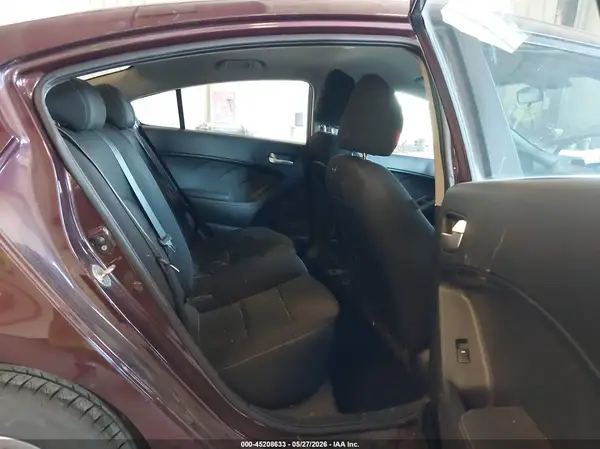 3KPFK4A72HE063028 2017 KIA FORTE - Image 8