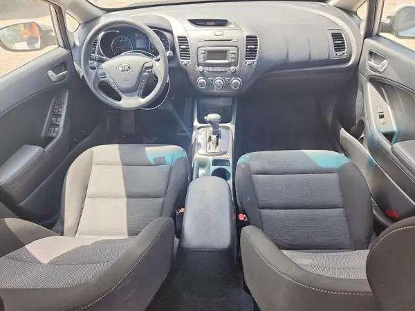 3KPFK4A72HE066799 2017 KIA FORTE - Image 8