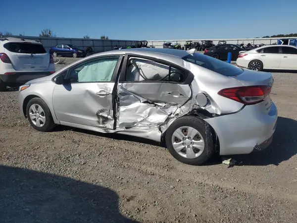 3KPFK4A72HE066897 2017 KIA FORTE - Image 2