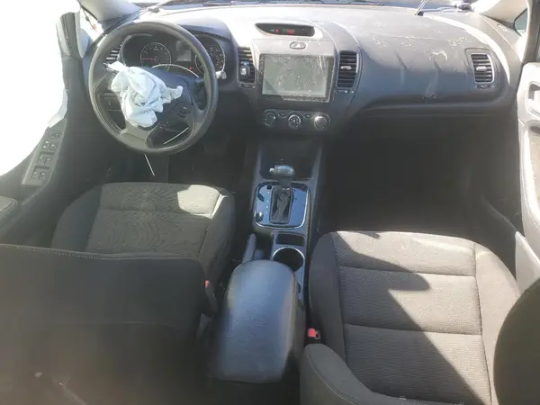 3KPFK4A72HE066897 2017 KIA FORTE - Image 8