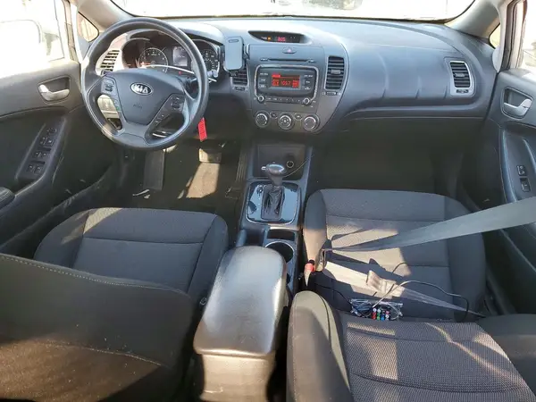 3KPFK4A72HE067581 2017 KIA FORTE - Image 8