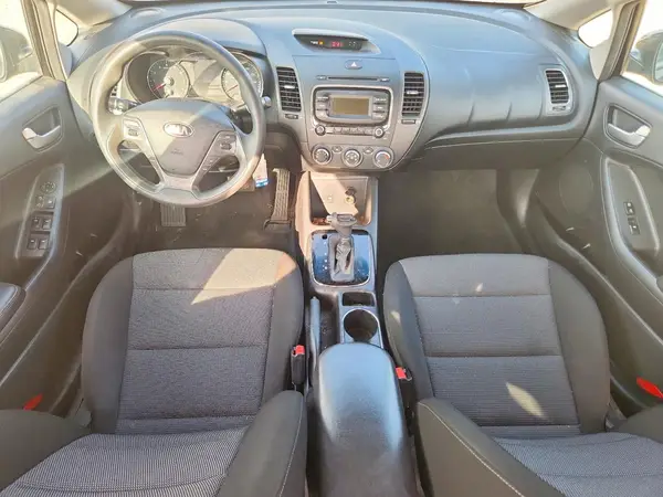 3KPFK4A72HE067659 2017 KIA FORTE - Image 8
