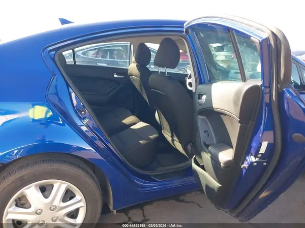3KPFK4A72HE068083 2017 KIA FORTE - Image 8
