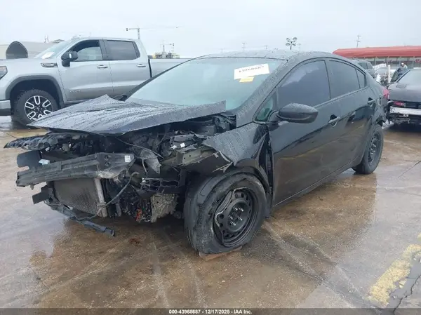3KPFK4A72HE068097 2017 KIA FORTE - Image 2