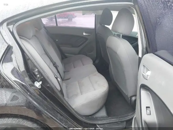 3KPFK4A72HE068097 2017 KIA FORTE - Image 8
