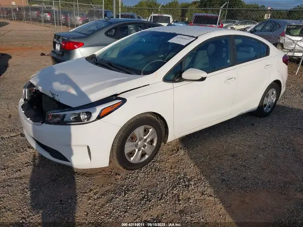 3KPFK4A72HE068195 2017 KIA FORTE - Image 2