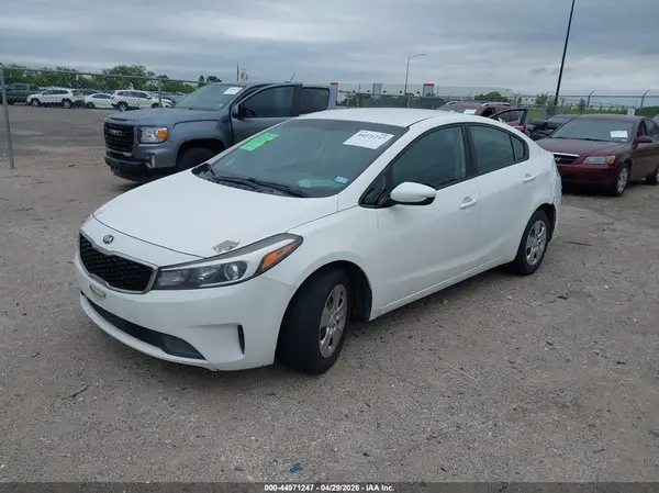 3KPFK4A72HE068469 2017 KIA FORTE - Image 2