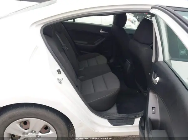 3KPFK4A72HE068469 2017 KIA FORTE - Image 8