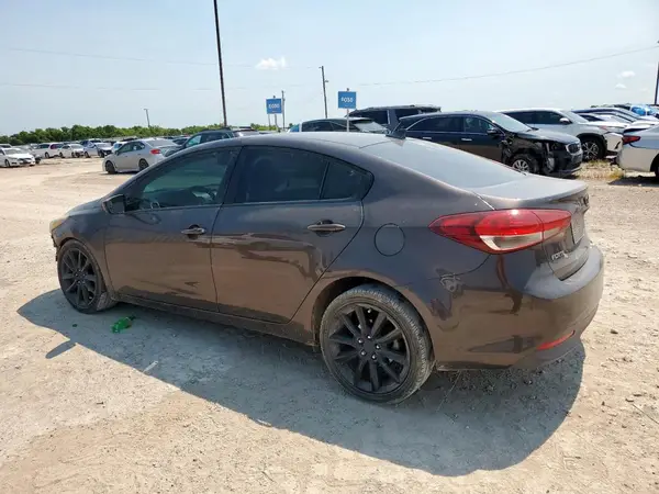3KPFK4A72HE068634 2017 KIA FORTE - Image 2