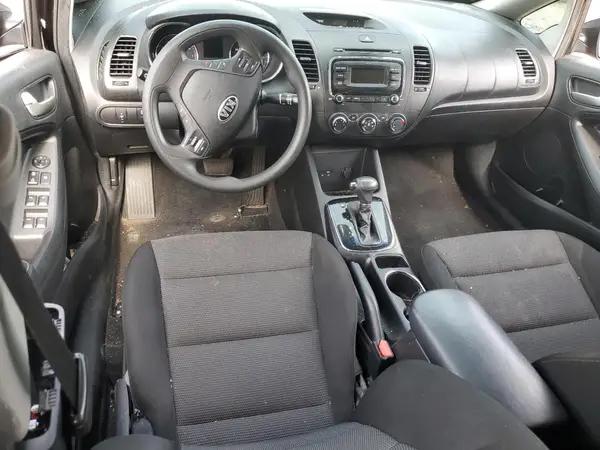 3KPFK4A72HE069377 2017 KIA FORTE - Image 8